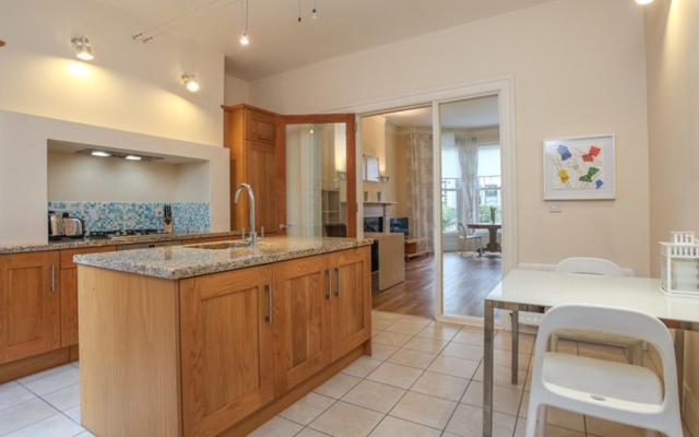 Queens Large 2 Bdr & 1 Bdr Apartments By Belfast City Breaks Екстер'єр фото