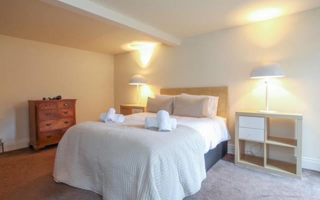 Queens Large 2 Bdr & 1 Bdr Apartments By Belfast City Breaks Екстер'єр фото